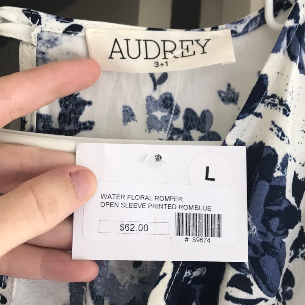 Blue & White Flower Romper - Picture 4 of 4